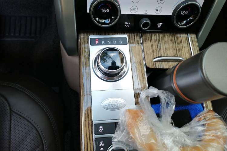 Used Land Rover Range 2019 3.0 SCV6 Legacy Edition Gear Lever