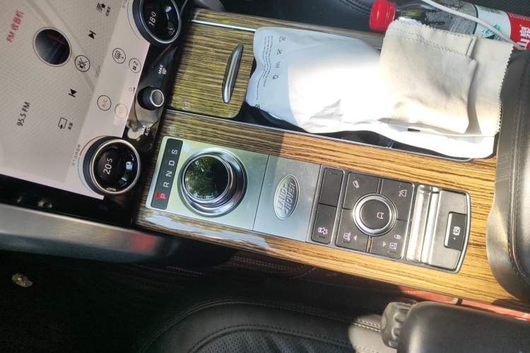 Used Land Rover Range 2019 3.0 SCV6 Legacy Edition Gear Lever