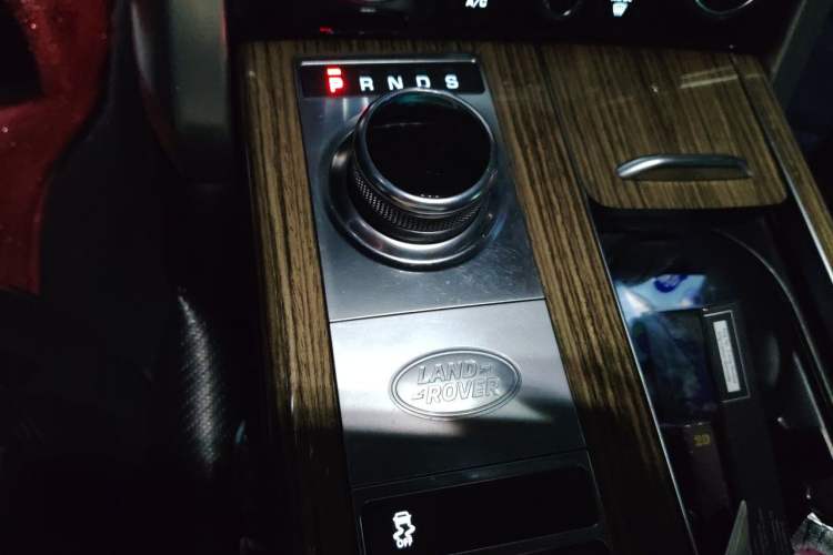 Used Land Rover Range 2019 3.0 SC V6 Grand Edition Gear Lever