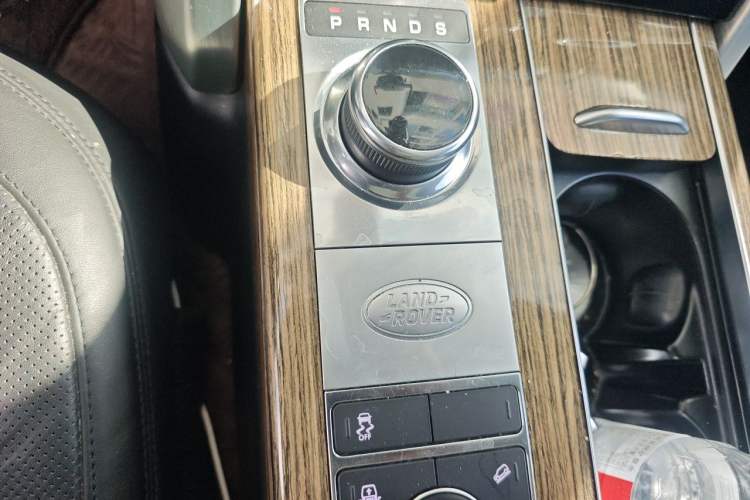 Used Land Rover Range 2019 3.0 SCV6 Legacy Edition Gear Lever