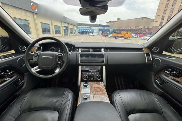 Used Land Rover Range 2019 3.0 SC V6 Grand Edition Interior 1