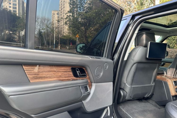 Used Land Rover Range 2019 3.0 SC V6 Long-wheelbase Version Interior 12