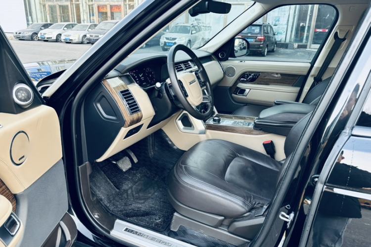 Used Land Rover Range 2019 3.0 SC V6 Long-wheelbase Version Interior 2