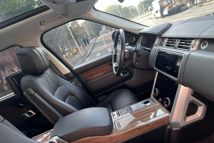 Used Land Rover Range 2019 3.0 SC V6 Long-wheelbase Version Interior 3