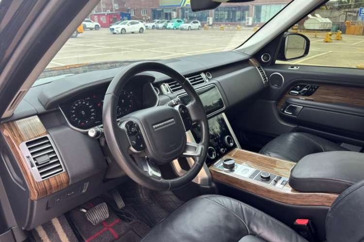 Used Land Rover Range 2019 3.0 SC V6 Grand Edition Interior 4