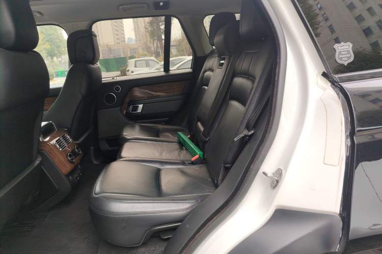 Used Land Rover Range 2019 3.0 SC V6 Grand Edition Interior 4