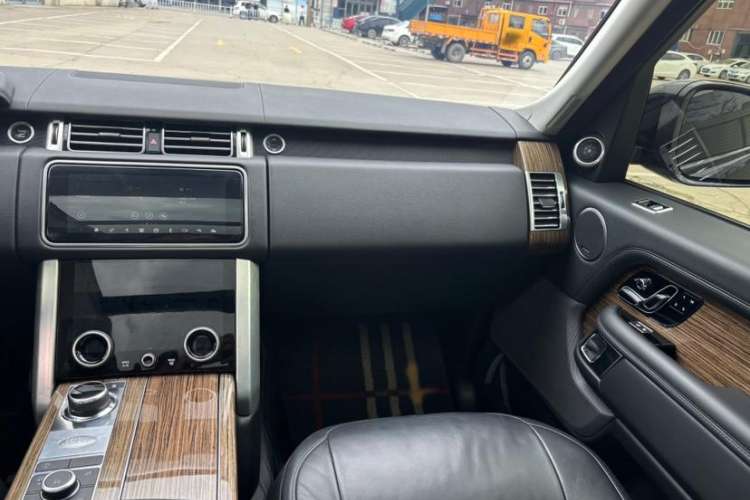 Used Land Rover Range 2019 3.0 SC V6 Grand Edition Interior 8