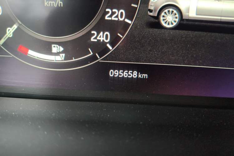 Used Land Rover Range 2019 3.0 SC V6 Grand Edition Odometer Close Up