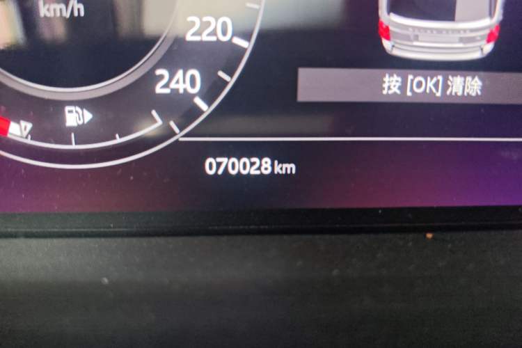 Used Land Rover Range  Odometer Close Up