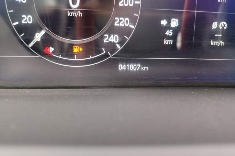 Used Land Rover Range 2019 3.0 SC V6 Grand Edition Odometer Close Up