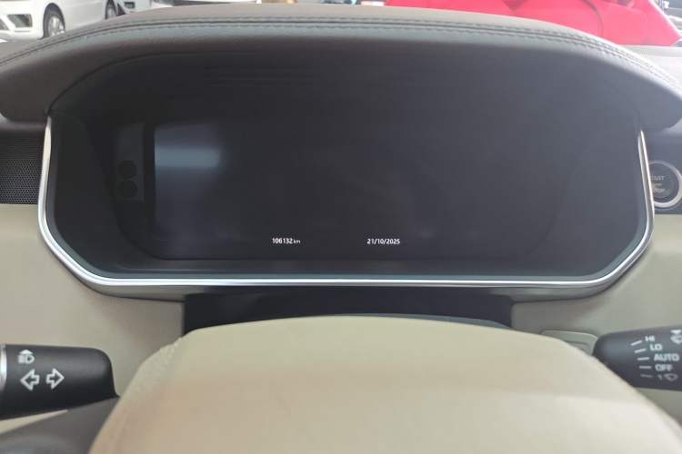 Used Land Rover Range 2019 3.0 SC V6 Long-wheelbase Version Odometer Close Up