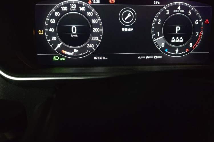 Used Land Rover Range 2019 3.0 SC V6 Grand Edition Odometer Close Up