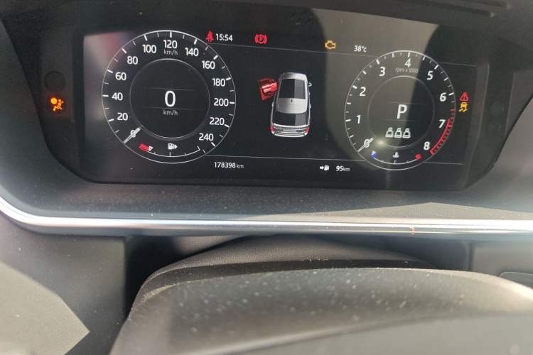 Used Land Rover Range 2019 3.0 SCV6 Legacy Edition Odometer Close Up