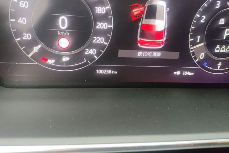 Used Land Rover Range  Odometer Close Up