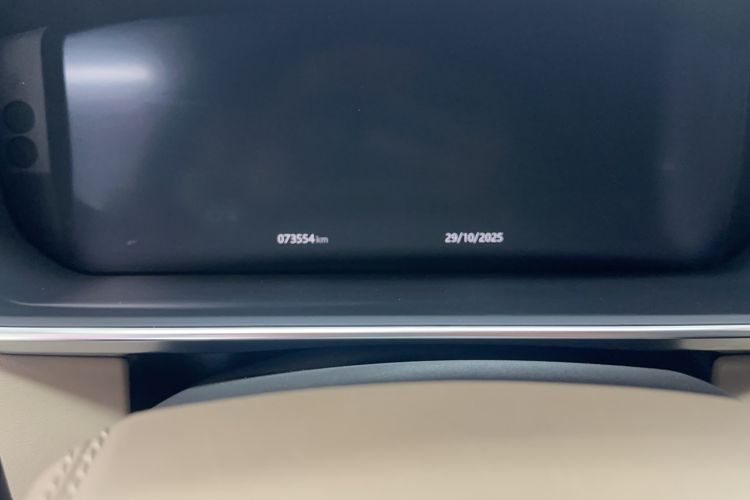 Used Land Rover Range 2019 3.0 SCV6 Legacy Edition Odometer Close Up