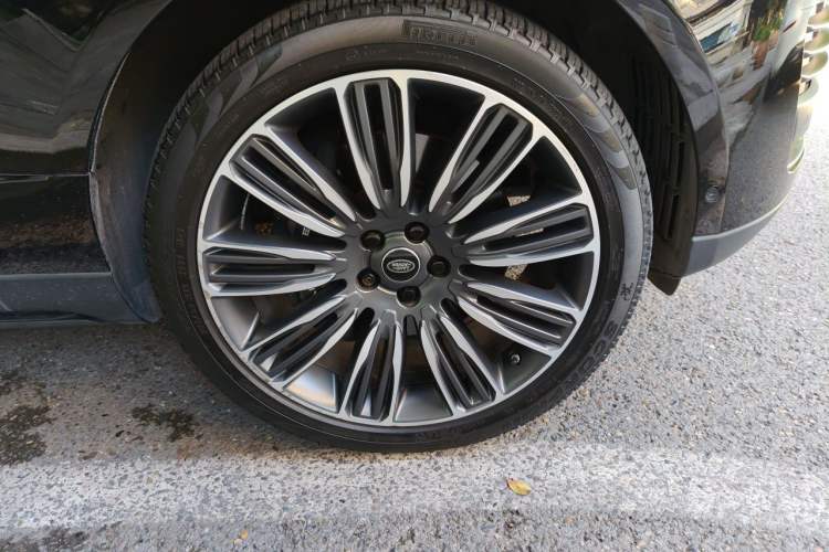 Used Land Rover Range 2019 3.0 SC V6 Grand Edition Right Front Wheel Hub