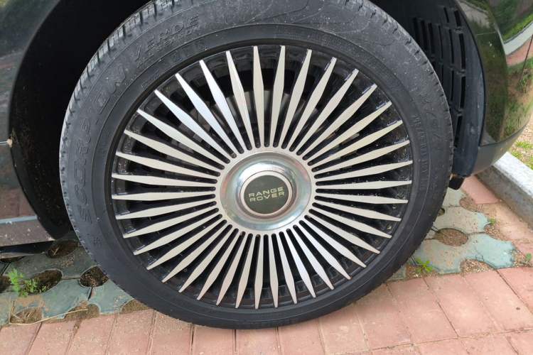 Used Land Rover Range 2019 3.0 SC V6 Grand Edition Right Front Wheel Hub