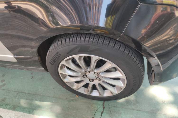 Used Land Rover Range 2019 3.0 SCV6 Legacy Edition Right Front Wheel Hub