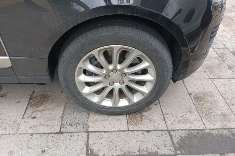 Used Land Rover Range 2019 3.0 SC V6 Grand Edition Right Front Wheel Hub