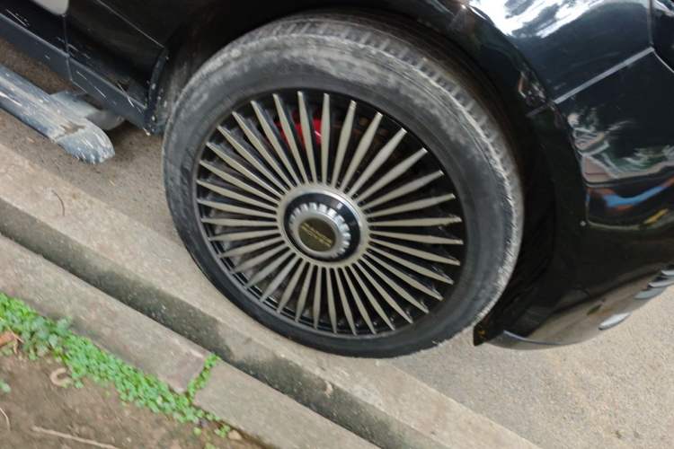 Used Land Rover Range 2019 3.0 SCV6 Legacy Edition Right Front Wheel Hub