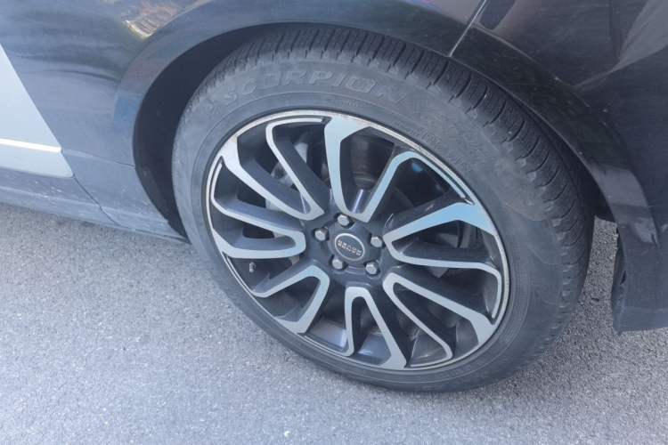 Used Land Rover Range 2019 3.0 SC V6 Grand Edition Right Front Wheel Hub