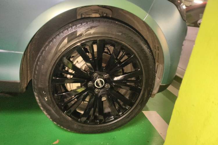 Used Land Rover Range 2019 3.0 SC V6 Grand Edition Right Front Wheel Hub