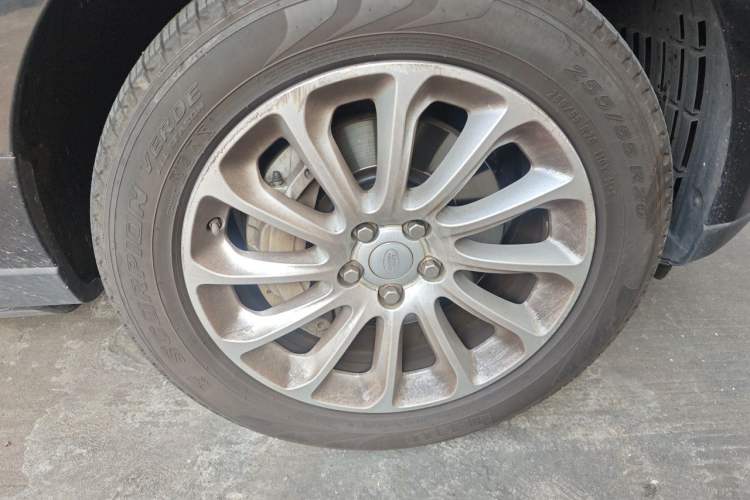 Used Land Rover Range 2019 3.0 SCV6 Legacy Edition Right Front Wheel Hub