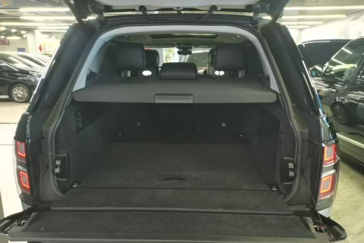 Used Land Rover Range 2019 3.0 SC V6 Long-wheelbase Version Trunk