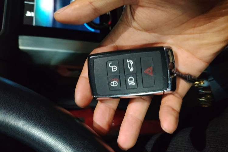 Used Land Rover Range 2019 3.0 SC V6 Grand Edition Vehicle Key