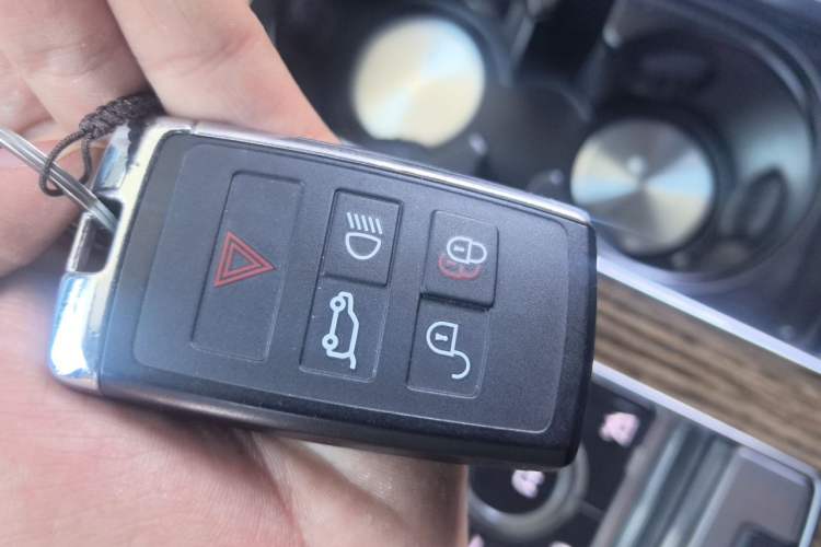 Used Land Rover Range 2019 3.0 SC V6 Grand Edition Vehicle Key