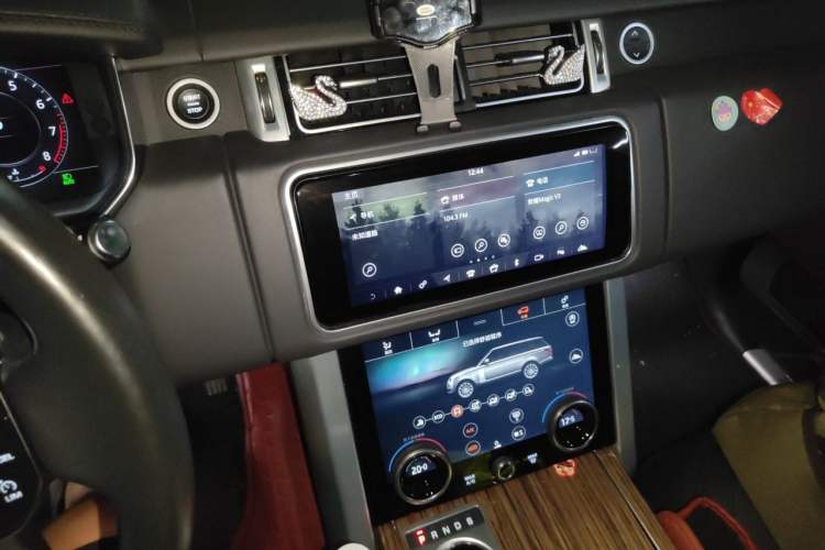 Used Land Rover Range 2019 3.0 SCV6 Legacy Edition Audio And AC Panel
