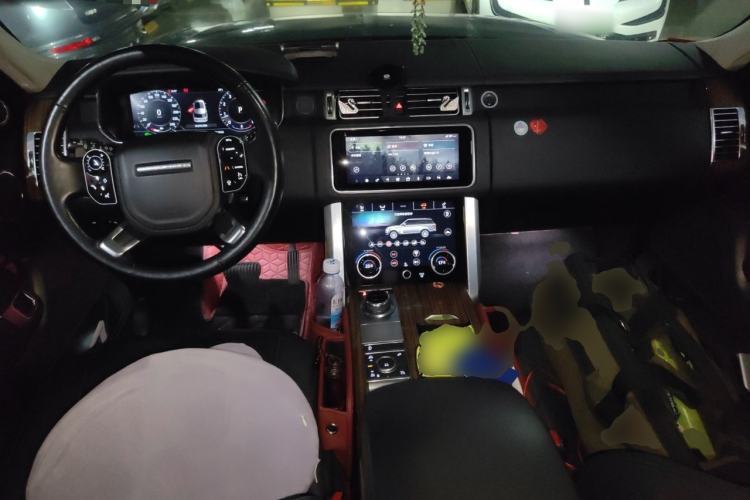 Used Land Rover Range 2019 3.0 SCV6 Legacy Edition Center Console