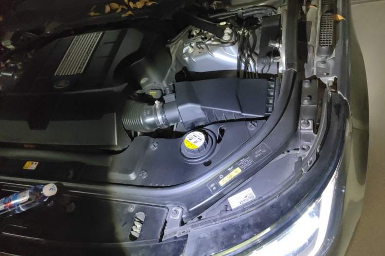 Used Land Rover Range 2019 3.0 SCV6 Legacy Edition Engine Bay Left