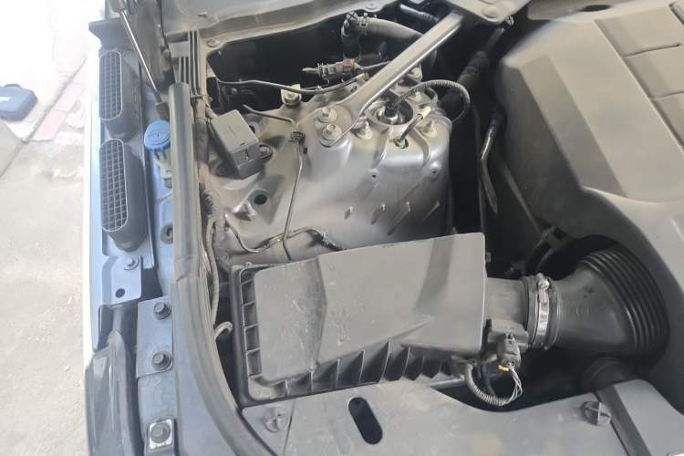 Used Land Rover Range  Engine Bay Right
