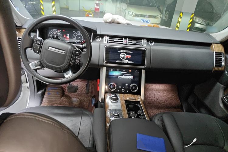 Used Land Rover Range 2019 3.0 SCV6 Legacy Edition Center Console