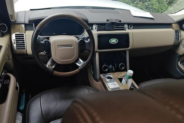 Used Land Rover Range 2019 3.0 SC V6 Long-wheelbase Version Center Console