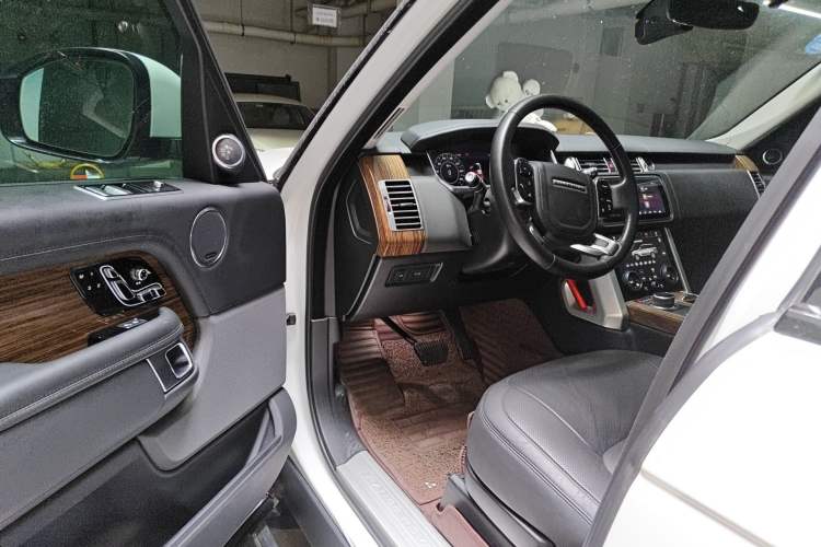Used Land Rover Range 2019 3.0 SCV6 Legacy Edition Driver Seat