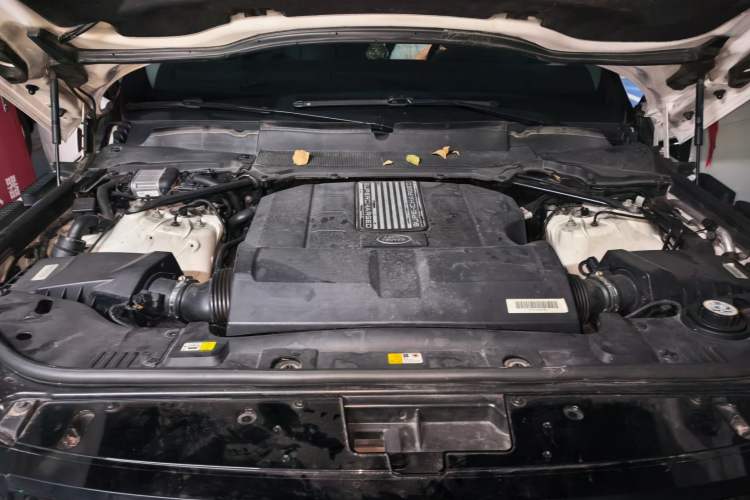 Used Land Rover Range 2019 3.0 SC V6 Long-wheelbase Version Engine Bay