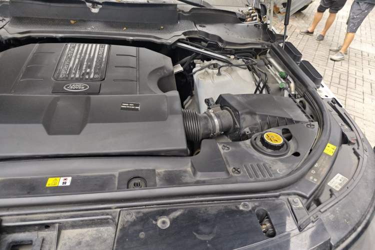 Used Land Rover Range  Engine Bay Left