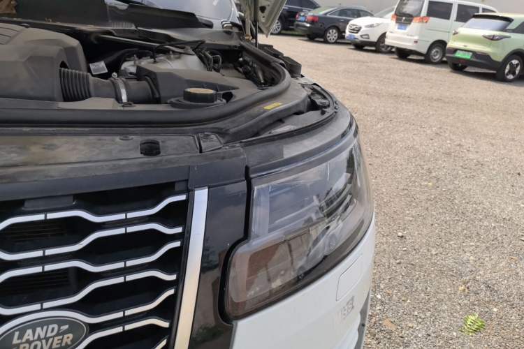 Used Land Rover Range  Engine Bay Left