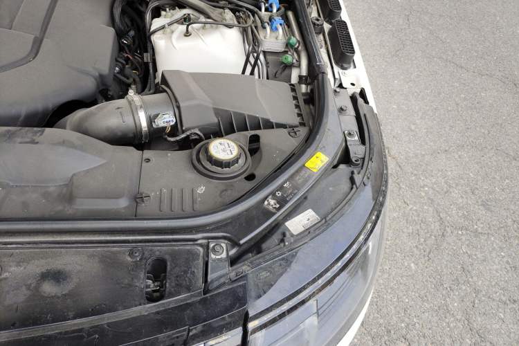 Used Land Rover Range  Engine Bay Left