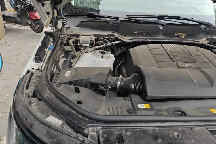 Used Land Rover Range 2019 3.0 SC V6 Long-wheelbase Version Engine Bay Right