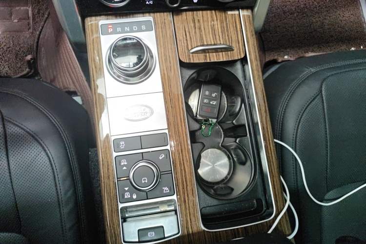 Used Land Rover Range 2019 3.0 SCV6 Legacy Edition Gear Lever