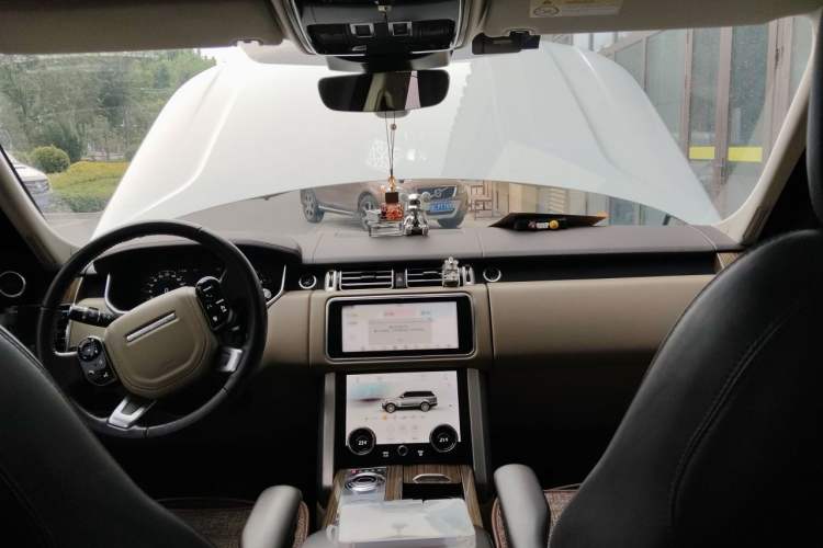 Used Land Rover Range 2019 3.0 SCV6 Legacy Edition Headliner