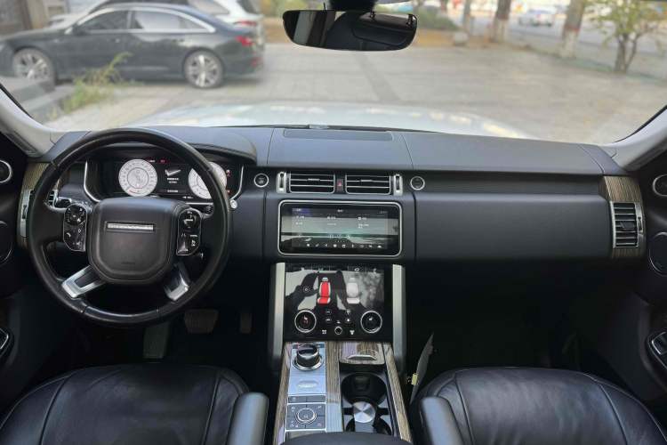 Used Land Rover Range 2019 3.0 SC V6 Grand Edition Interior 1