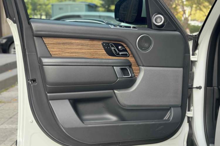Used Land Rover Range 2019 3.0 SC V6 Grand Edition Interior 13