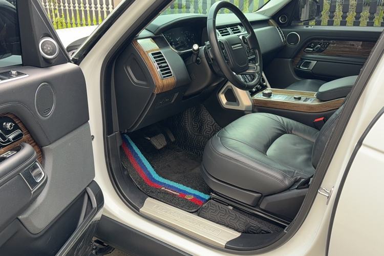 Used Land Rover Range 2019 3.0 SC V6 Grand Edition Interior 2
