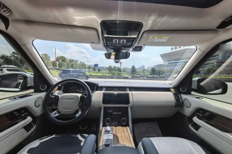 Used Land Rover Range 2019 3.0 SC V6 Long-wheelbase Version Interior 2