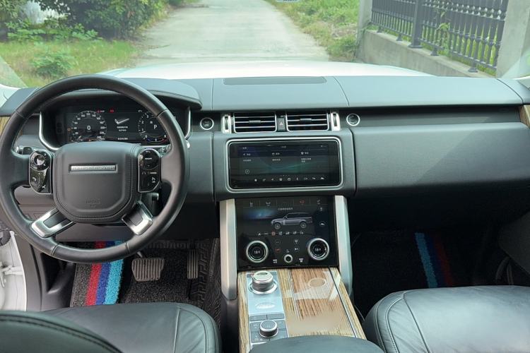 Used Land Rover Range 2019 3.0 SC V6 Grand Edition Interior 3