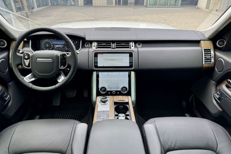 Used Land Rover Range 2019 3.0 SC V6 Long-wheelbase Version Interior 3